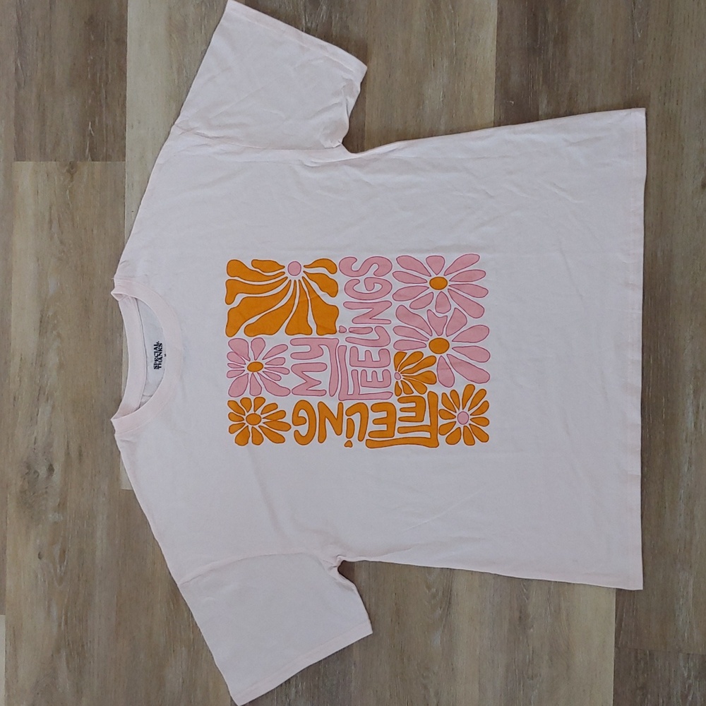 NWOT Special Thanks Feelings Graphic Women's Oversized T-Shirt Pink Size M